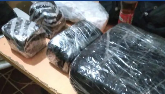Atrapan sargento PN intentando meter droga al penal La Victoria