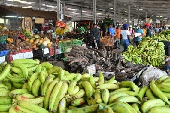 continuan quejas en comerciantes y compradores por altos precios de productos y mercancías alimenticias.