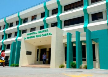 En el Robert Reid dan seguimiento a cinco niños con dengue