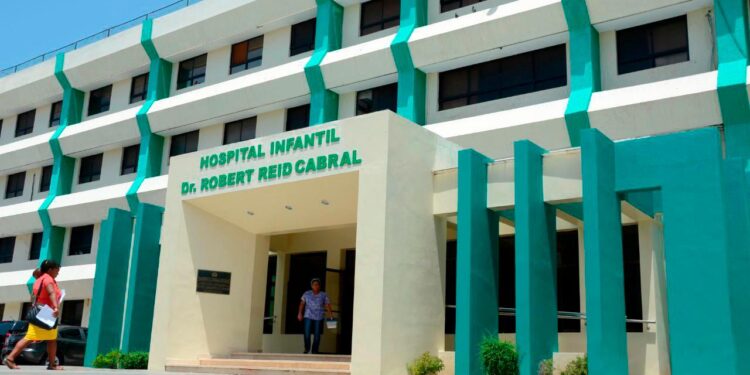 En el Robert Reid dan seguimiento a cinco niños con dengue