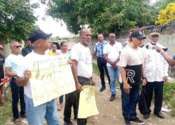 Residentes en sector Marvella de Las Américas exigen arreglo de sus calles