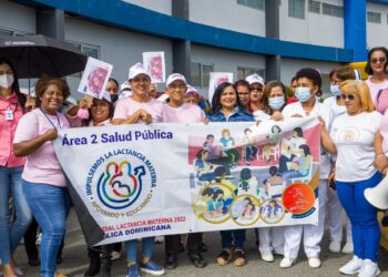 Vicealcaldesa SDE Ángela Henríquez integra caminata de sensibilización por Lactancia Materna