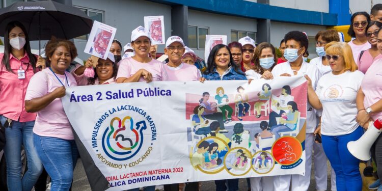 Vicealcaldesa SDE Ángela Henríquez integra caminata de sensibilización por Lactancia Materna