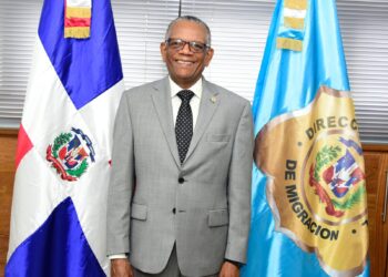 Juramentan al nuevo Director de Migración