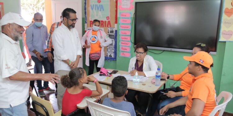 Defensa Civil favorece a cientos de personas con operativo médico en Sabana Grande de Boyá