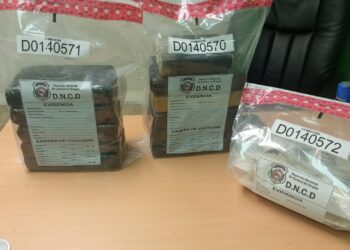 Ocupan 13 paquetes de presunta cocaína en sillas de rueda