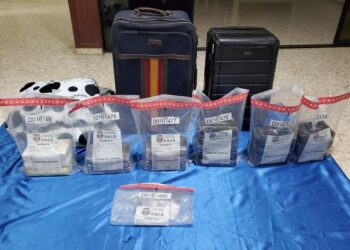 Atrapan dos en el Distrito Nacional con 23 paquetes presumiblemente  Cocaína
