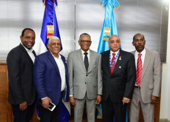 Dirigentes de PRM en DN visitan a nuevo Director de Migración