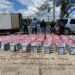 Aseguran lancha con 590 paquetes presumiblemente cocaína arrestan tres