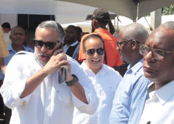 Ministro Obras Públicas resalta cualidades dirigente Andrés Henríquez en inauguración obra  SDO