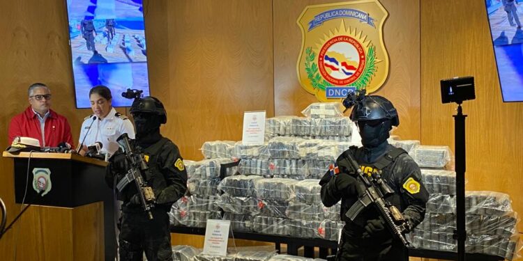 Propinan otro golpe al narcotráfico y apresan tres vinculados a alijo  460 paquetes presuntamente Cocaína