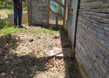 DICRIM enfrenta delincuentes en Sabana de la Mar dejan fusil abandonado