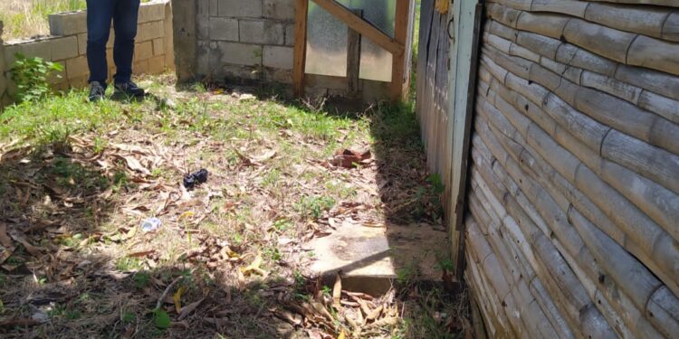 DICRIM enfrenta delincuentes en Sabana de la Mar dejan fusil abandonado