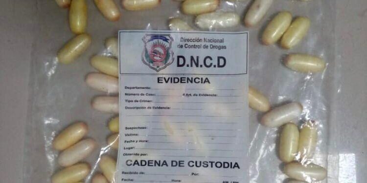 Arrestan extranjero en el AILA con estómago repleto de cocaína que  viajaría a Francia