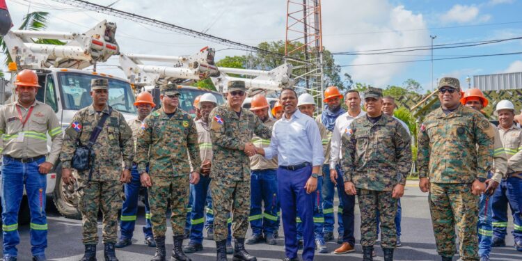 EDESUR y Ejército inician trabajos de acondicionamiento sistema de luminarias en  Campamento Militar 16 de agosto, ERD