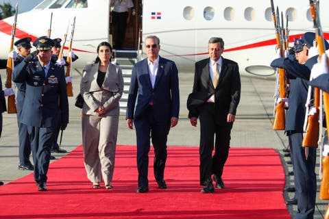 Presidente Abinader llega a Colombia para participar en toma de posesión Gustavo Petro