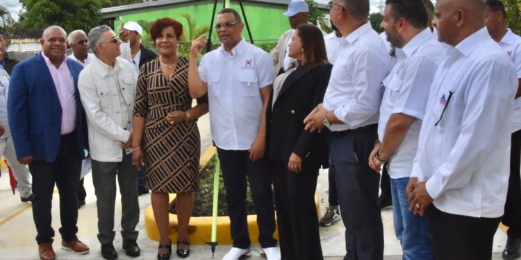 Gobierno inicia trabajos de titulación para entregar 15 mil títulos de propiedad en diversos sectores de SDE