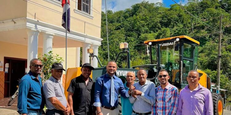 Gobierno dona equipos pesados al ayuntamiento de los Cacaos