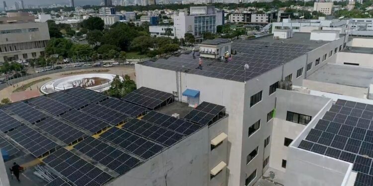 Senado pone en funcionamiento más de 700 paneles solares en la institución