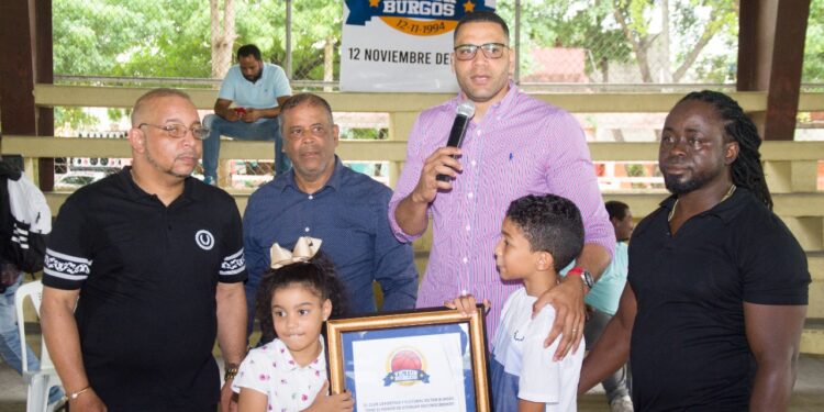 Club Víctor Burgos celebra su 28 aniversario de trayectoria en Santo Domingo Norte