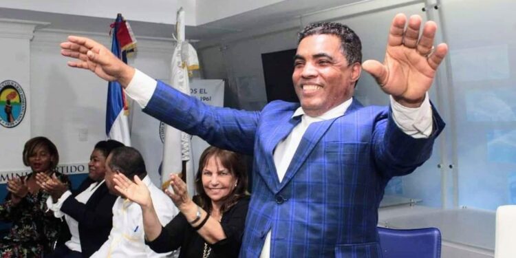 Encuesta revela en el 2024 Vinicio Aquino es favorito para ganar alcaldía municipio SDO