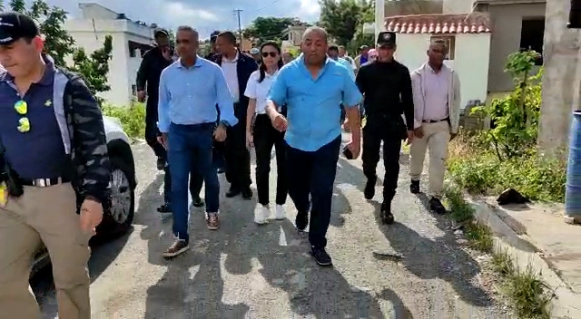 Gobierno y Alcaldía SDO van en auxilio de familias afectadas por inundaciones