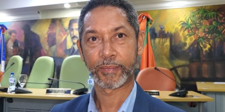 Aspirante a diputado  considera legisladores deben hacer más por la demarcación que representan