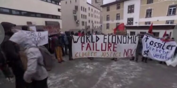 Activistas del clima calientan motores en Davos ante la cita anual del Foro Económico Mundial