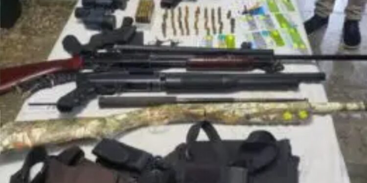 Le ocupan 7 armas de fuego al «Gordo», acusado de clonar tarjetas