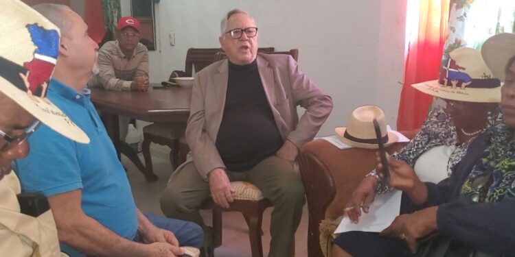 Movimiento Salvemos La Patria en busca de votos, visita Los Alcarrizos y Pedro Brand