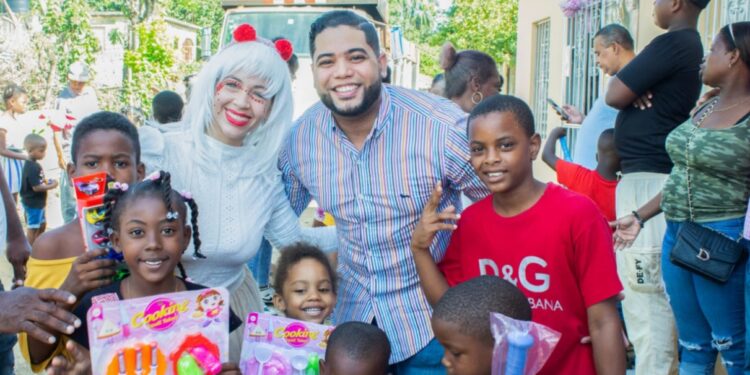 Fundación Diosidencia FUNDIOSIS realiza “Regalando Sonrisas” entrega juguetes a niños escasos recursos
