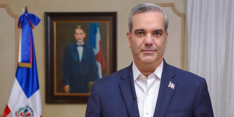 Presidente regresa de viaje a Argentina donde participó en Cumbre de la CELAC