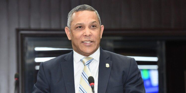 Senador y vocero bancada PRM Franklin Romero presenta dos proyectos de ley a los medios considerados esenciales y de gran impacto para la sociedad dominicana