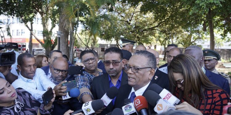 Director Migración estudiará proyecto de ley Trata de Personas y Tráfico de Migrantes que cursa en Congreso para poder opinar públicamente