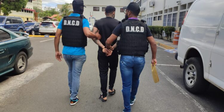 Capturan dos vinculados a 120 paquetes de cocaina  decomisados en Juan Dolio, SPM