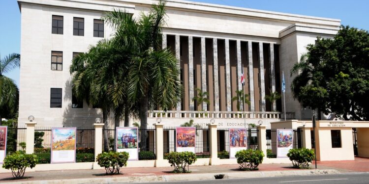 Minerd alega que pese a grietas ninguna escuela sufrió daños graves por sismo de magnitud 5,3