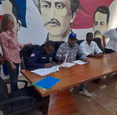 Ayuntamiento de Cabrera, firma convenio para formar Policía de Protección Animal