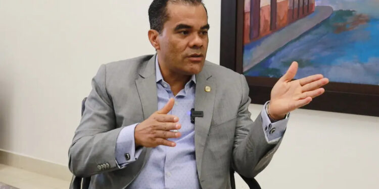 Diputado oficialista por SDae anuncia rifa de carro por Día de las Madres
