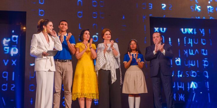 Ministro Paliza presenta primer Tour Virtual 360° del Palacio Nacional