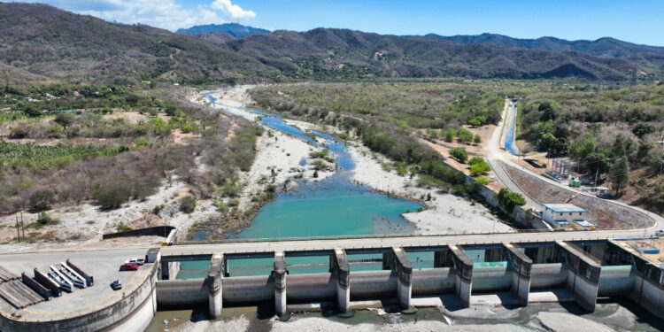 Gobierno inicia dragado en contraembalse Las Barías en Peravia