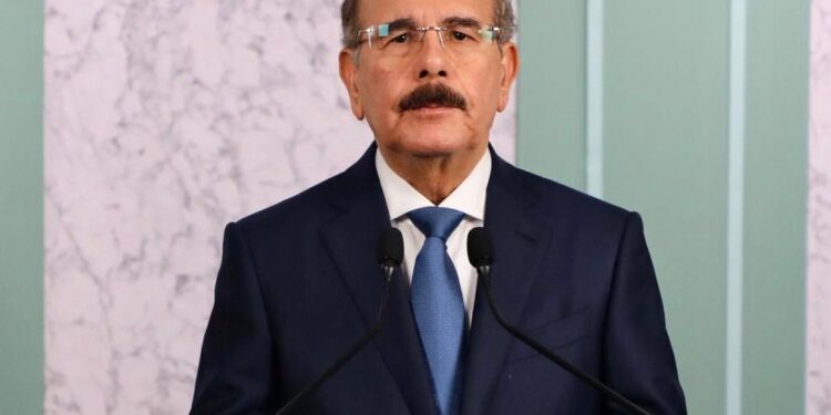 Expresidente Danilo Medina viajó el jueves a los Estados Unidos