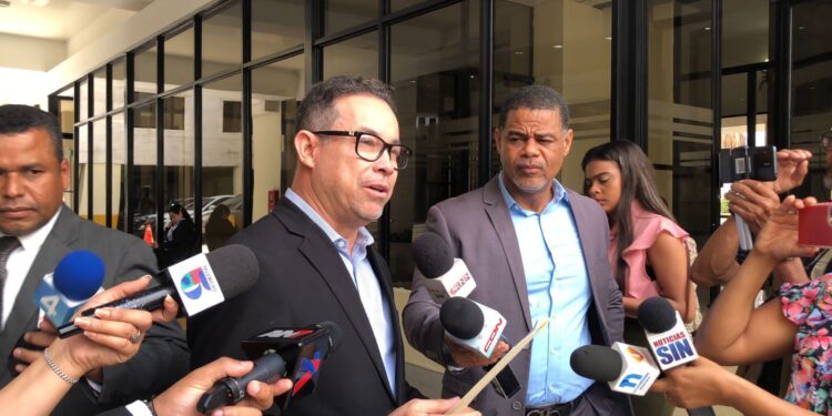 Proponen elevar de uno a dos años vigencia de licencias de armas de fuego