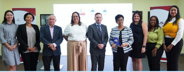 Lanzan innovadora plataforma para ayudar a los estudiantes dominicanos a ingresar con éxito en la educación superior