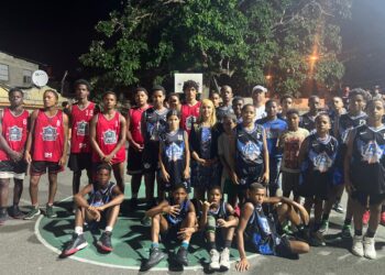 Jovenes deportistas denuncian paralización construcción de cancha sin que autoridades den explicación