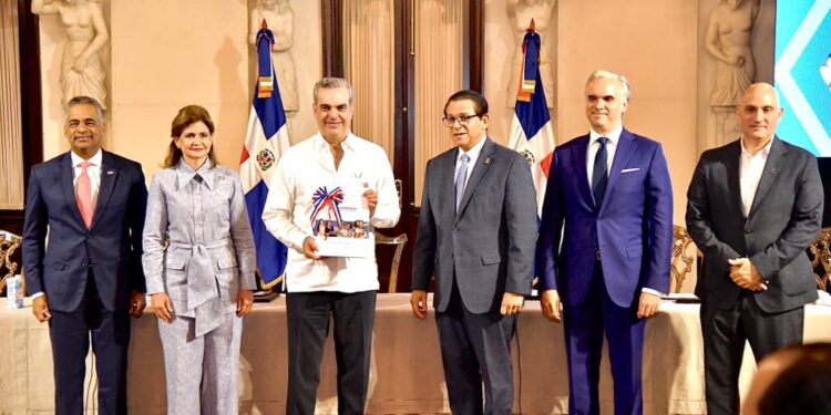 Presidente Abinader encabeza lanzamiento del Plan Estratégico Nacional de Salud 2030