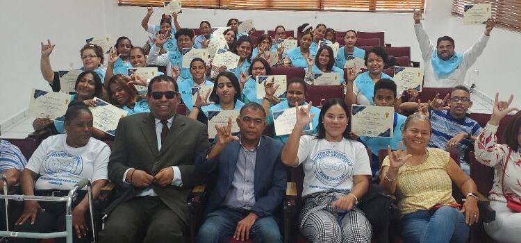 Instituciones culminan con éxitos curso de lengua de señas
