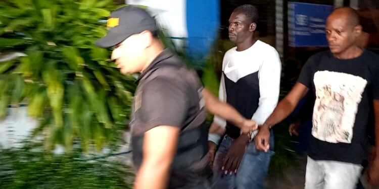 PN captura presuntos autores de homicidio oficial de la institución encontrado en Avenida Ecológica, SDE