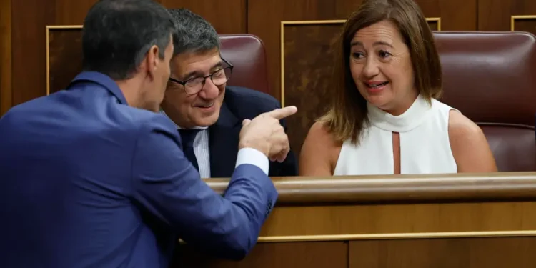 La socialista Francina Armengol, nueva presidenta del Congreso, aceptará debates en lenguas cooficiales