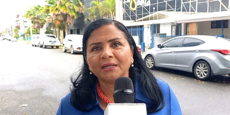 Vicealcaldesa SDE Ángela Henríquez expresa preocupación por casos de dengue detectados en el municipio