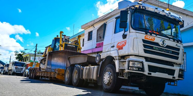 Obras Públicas instala por 45 días equipos para trabajo continuo en Sabana Grande de Boyá